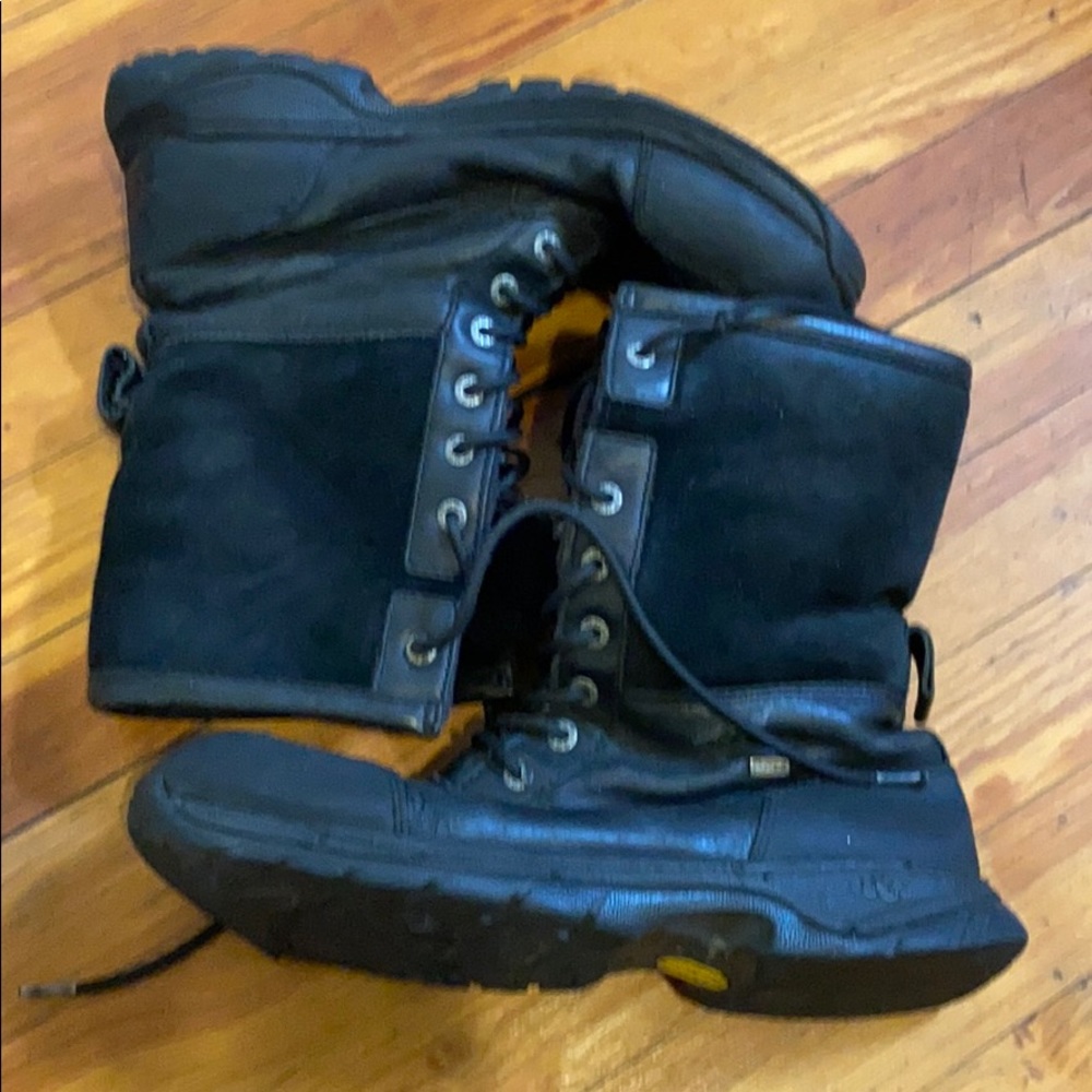 Ugg - Picture 2 of 3